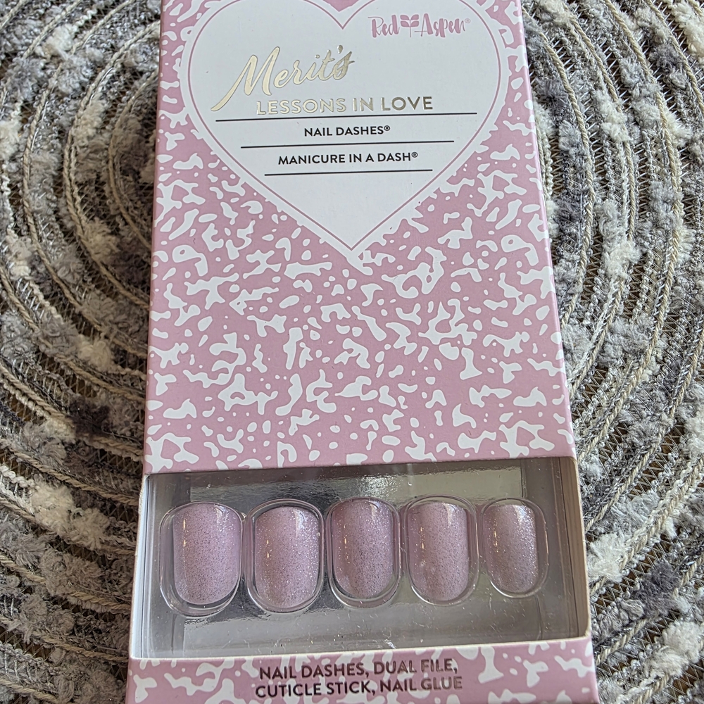 Red Apsen Pink Nail Dashes